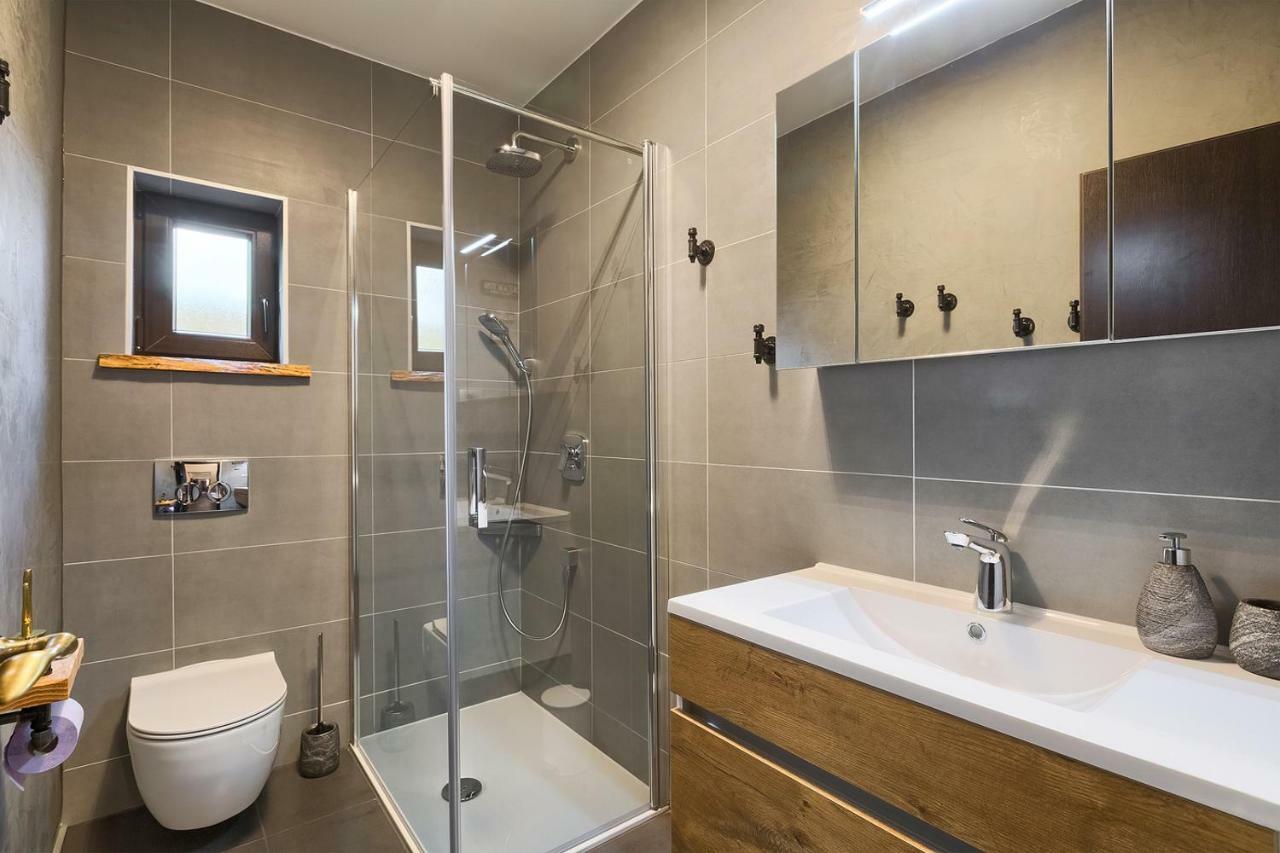 Apartment Olga พูลา ภายนอก รูปภาพ